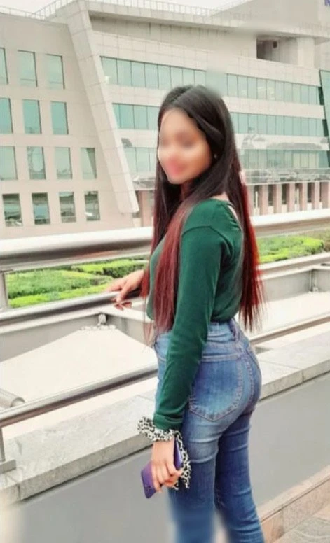 Naina College Girl – Indian escort in Pune — 3 / 5