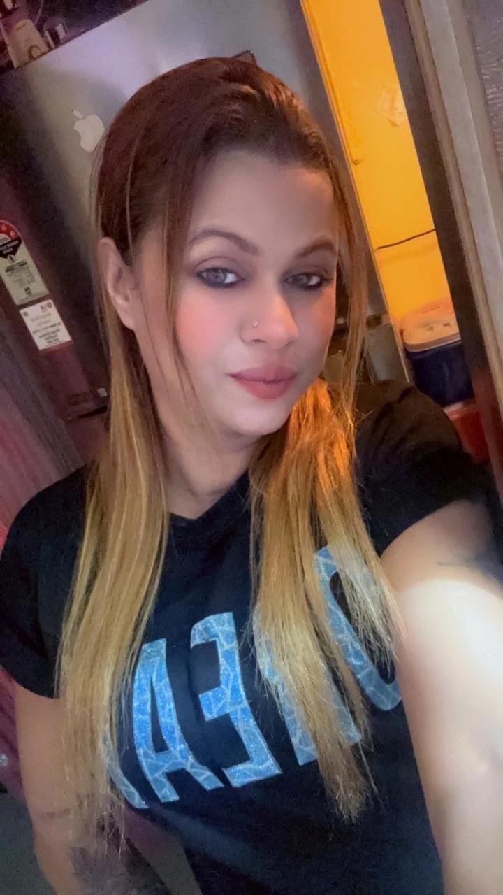 Shweta – Indian escort in Kolkata — 1 / 14