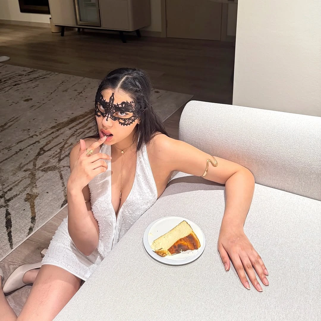Kanika – Indian escort in Ernakulam — 3 / 4