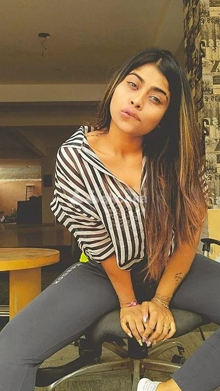 Nikita Meet Real Model in Hotel – Indian escort in Mumbai — 1 / 2
