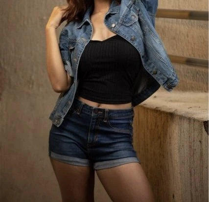 Muskan Shaikh – Indian escort in Mumbai — 1 / 6