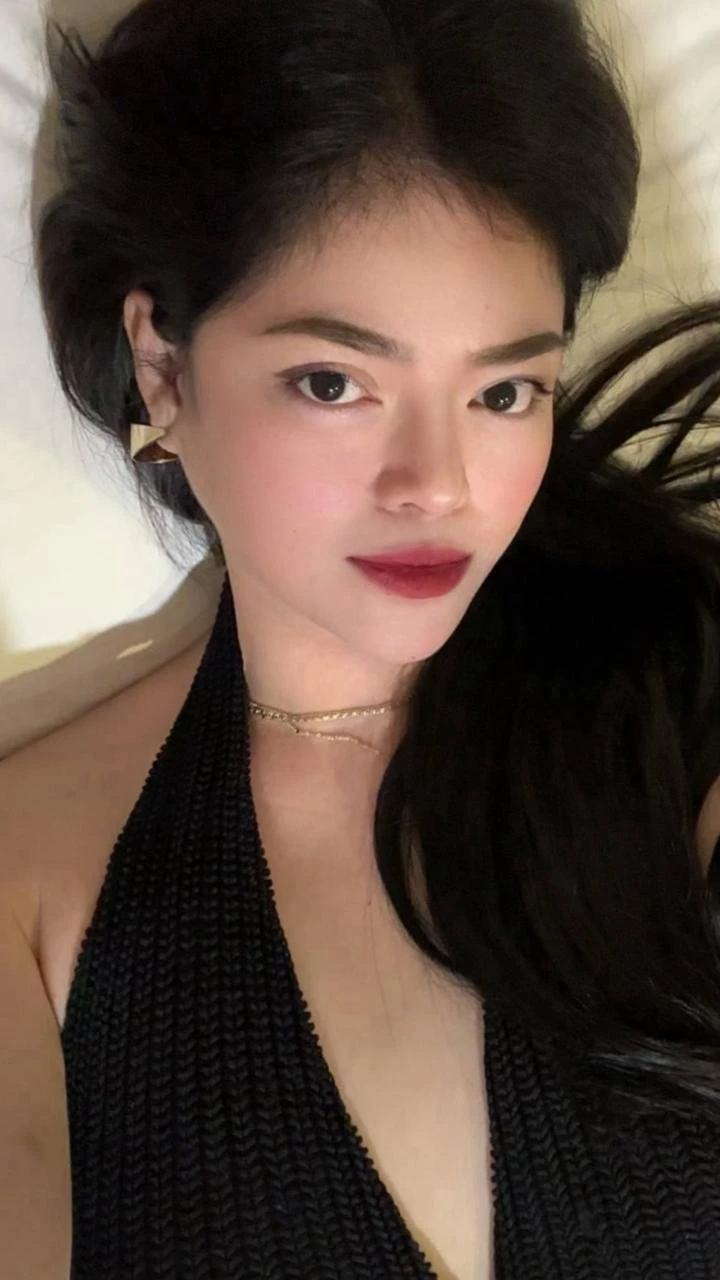 Megan – Spanish escort in Mumbai — 1 / 9