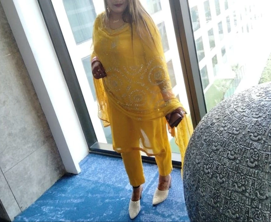 Milf Zoya – Indian escort in New Delhi — 3 / 4