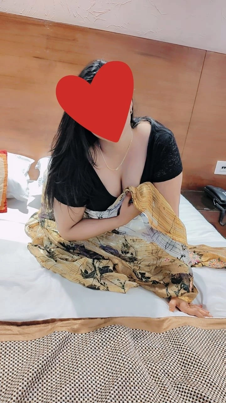 Sana Real Meet & Cam – Indian escort in New Delhi — 2 / 9