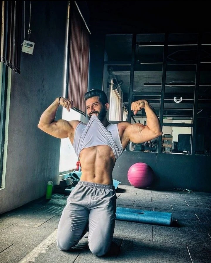 Raaj – Indian escort in Mumbai — 1 / 4