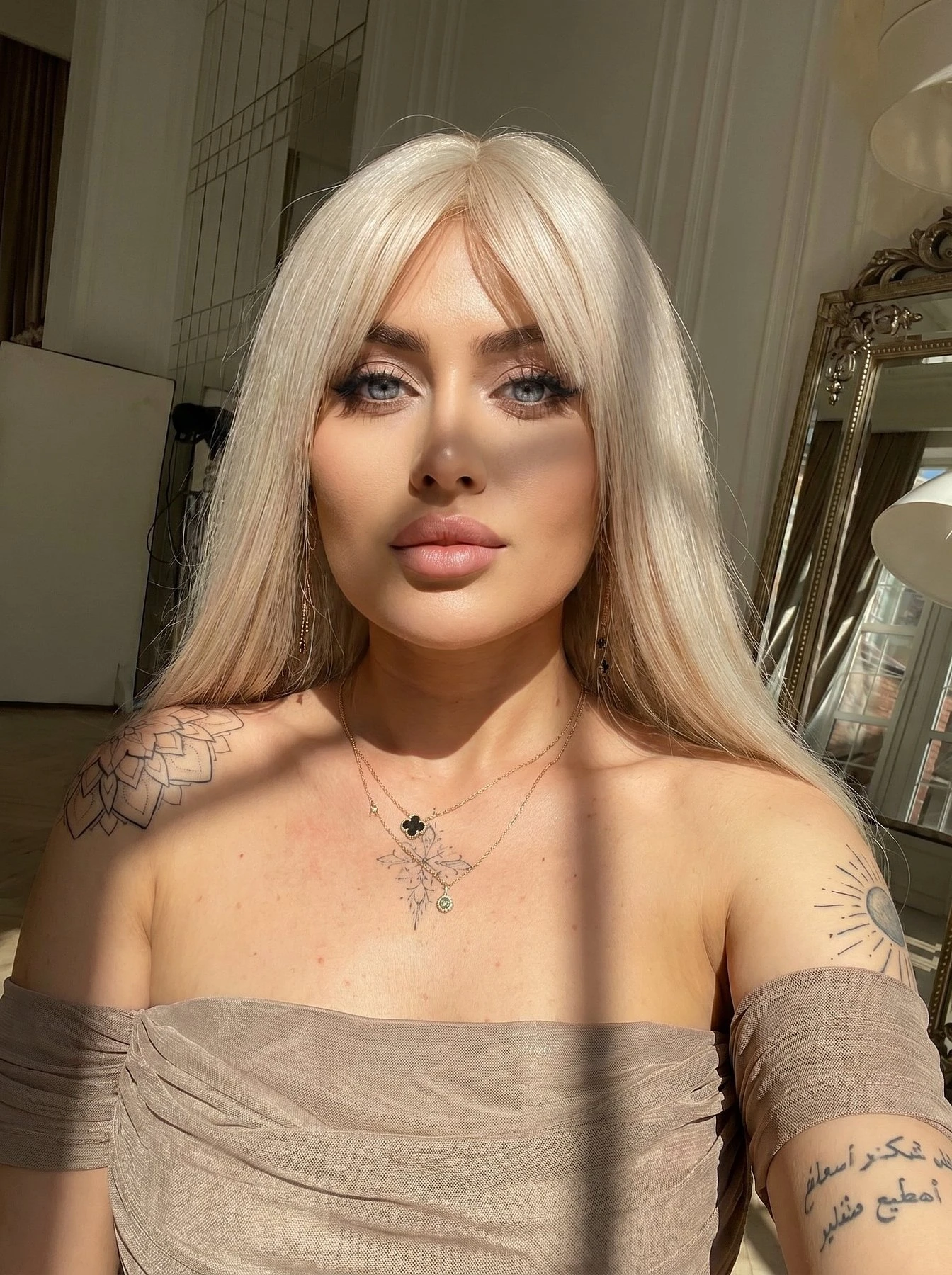 Shakira – Russian escort in Hong Kong — 6 / 7