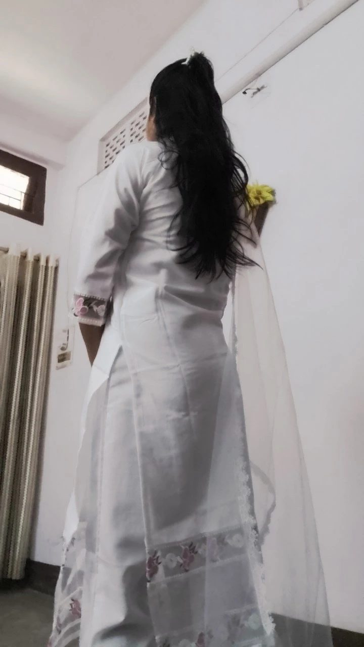Soniya Joshi – Indian escort in Mumbai — 3 / 5