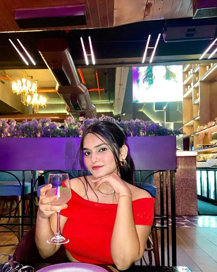Shivani – escort in Lucknow — 2 / 3