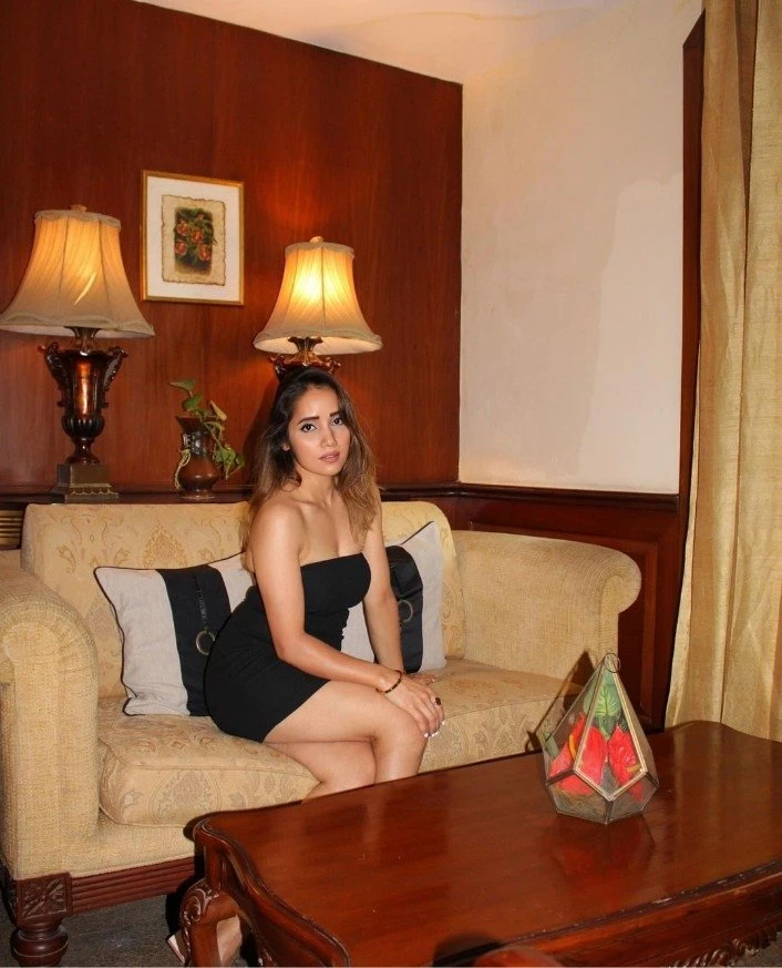 Urvashi escort service – Indian escort agency in Noida — 2 / 4