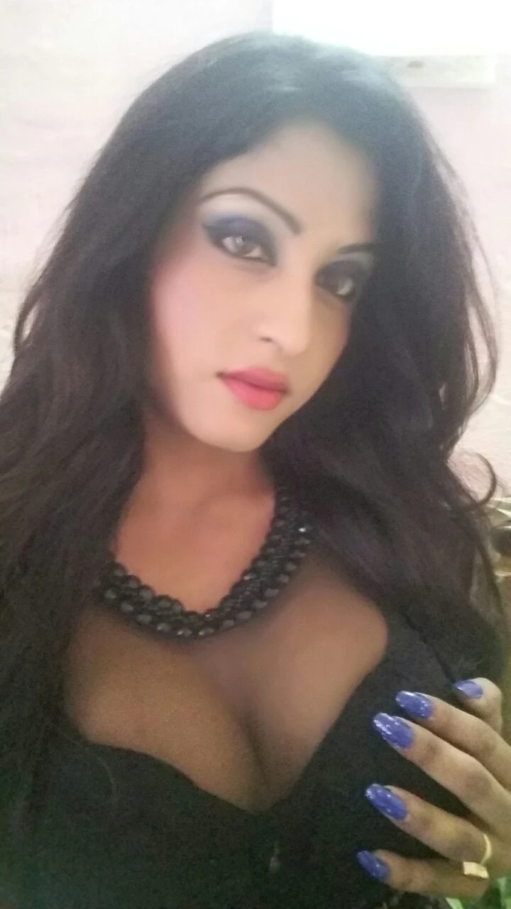 Versatile Shemale – Indian escort in New Delhi — 2 / 3