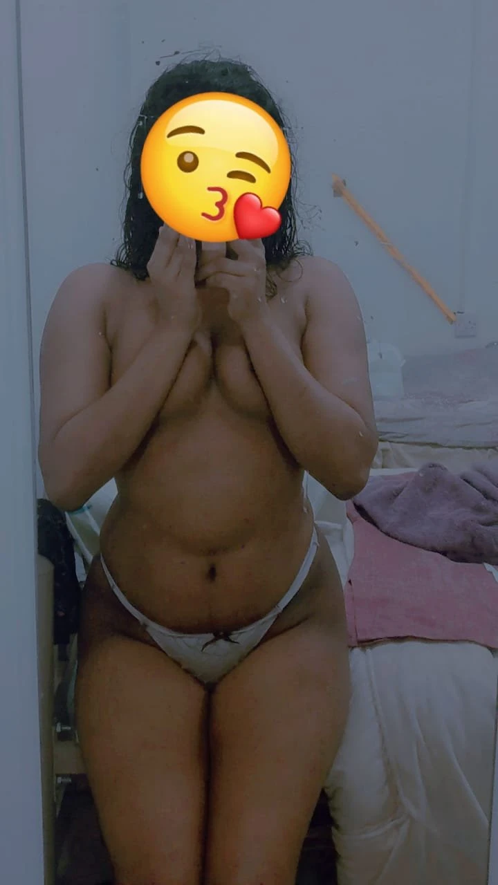 Senaya – Sri Lankan adult performer in Colombo — 3 / 5