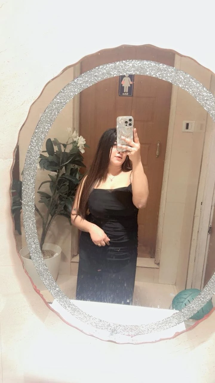 Nishu real meet incall – Indian escort in Ahmedabad — 14 / 28