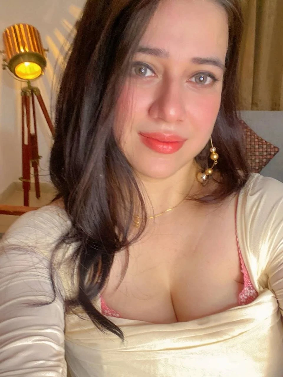 Kavya – Indian escort in Mumbai — 3 / 4