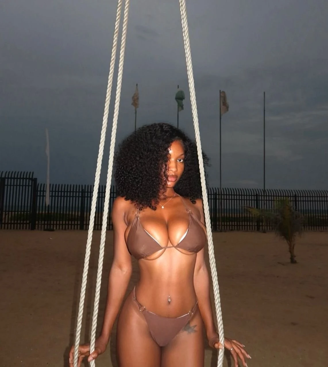 Jane – Ugandan escort in Dakar — 2 / 5