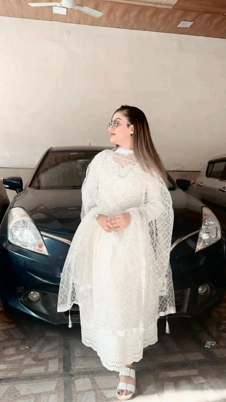 Sakshi Goel – Indian escort in New Delhi — 23 / 25
