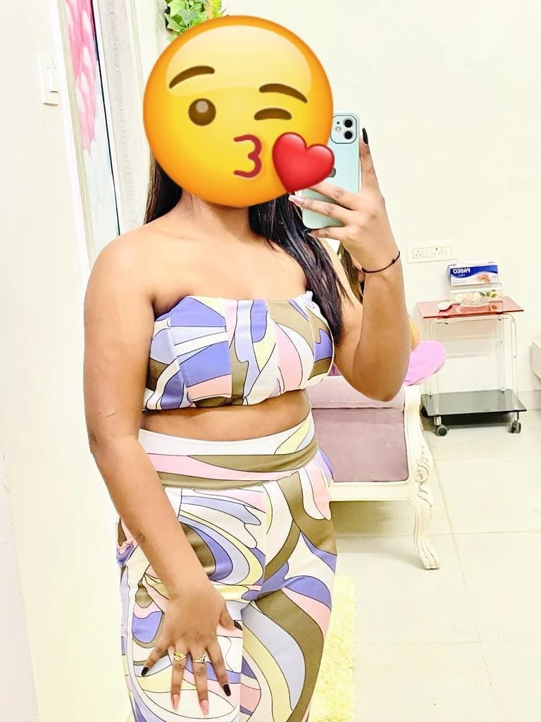 Real Meet and Cam Show 🤍 3 – Indian escort in Mumbai — 3 / 5