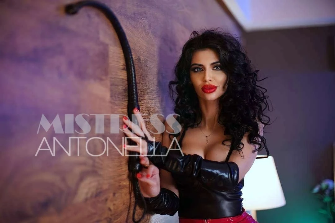 Mistress Antonella – Romanian dominatrix in Bucharest — 6 / 31