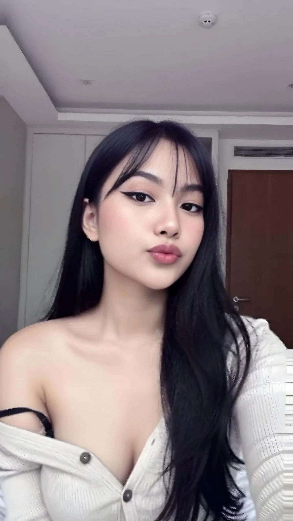 Ms. DiCi – Vietnamese escort in Ho Chi Minh City — 9 / 11
