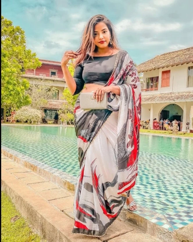 Kavya Sharma – Indian escort in Mumbai — 2 / 4