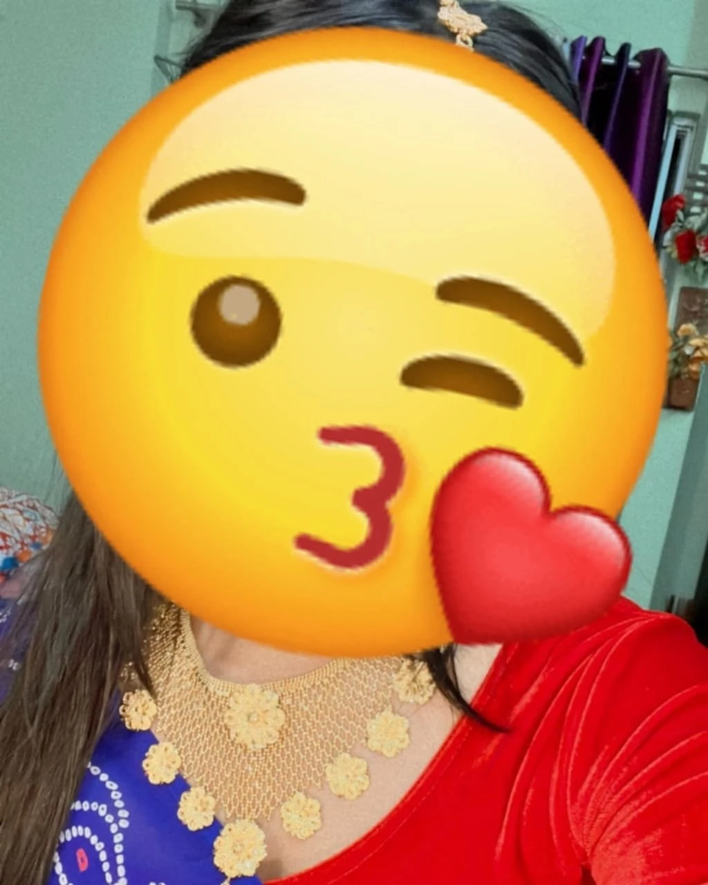 Surbhi Real and Cam – Indian escort in New Delhi — 3 / 5