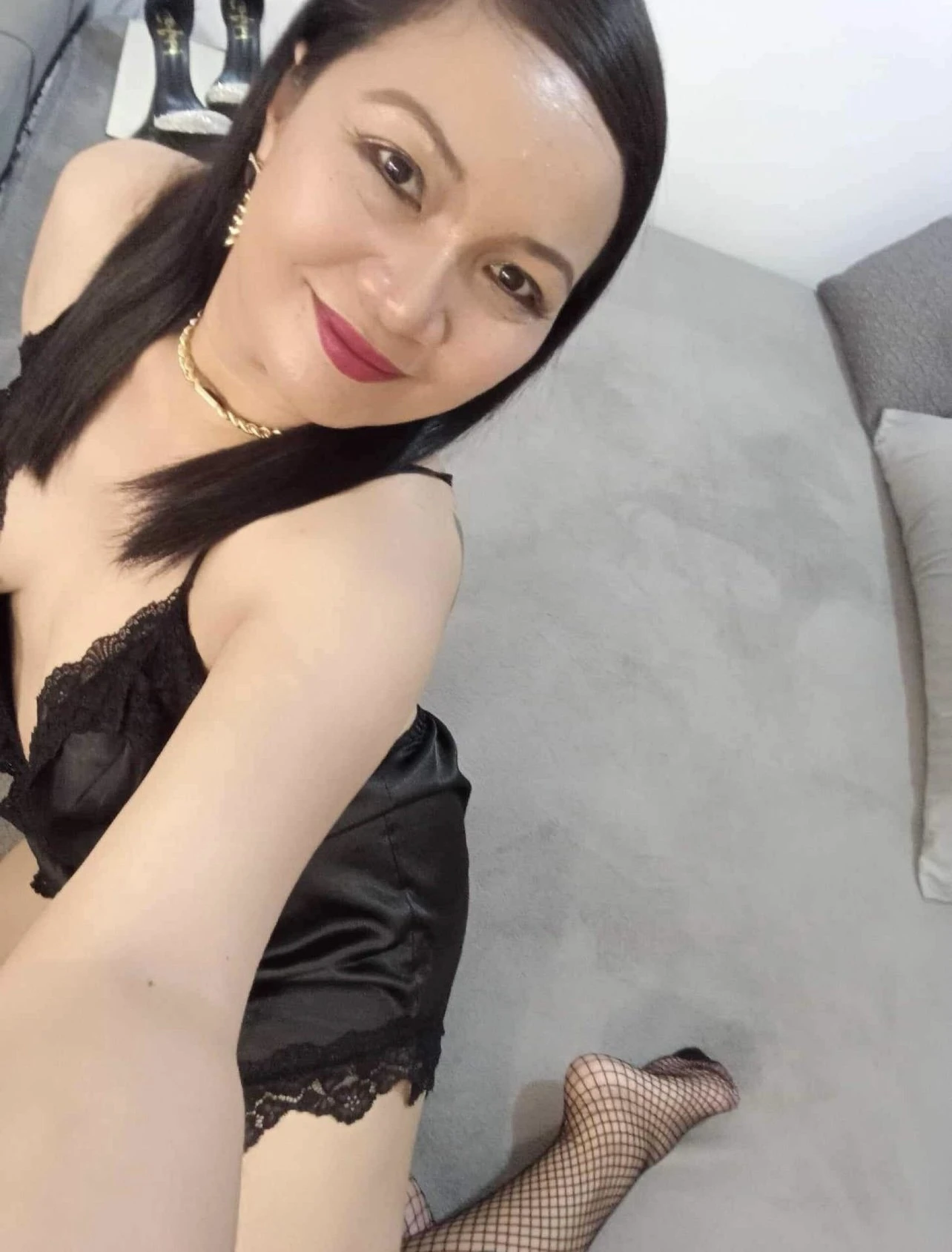 Very Wet Pussy just arrived – Singaporean escort in New Delhi — 5 / 10