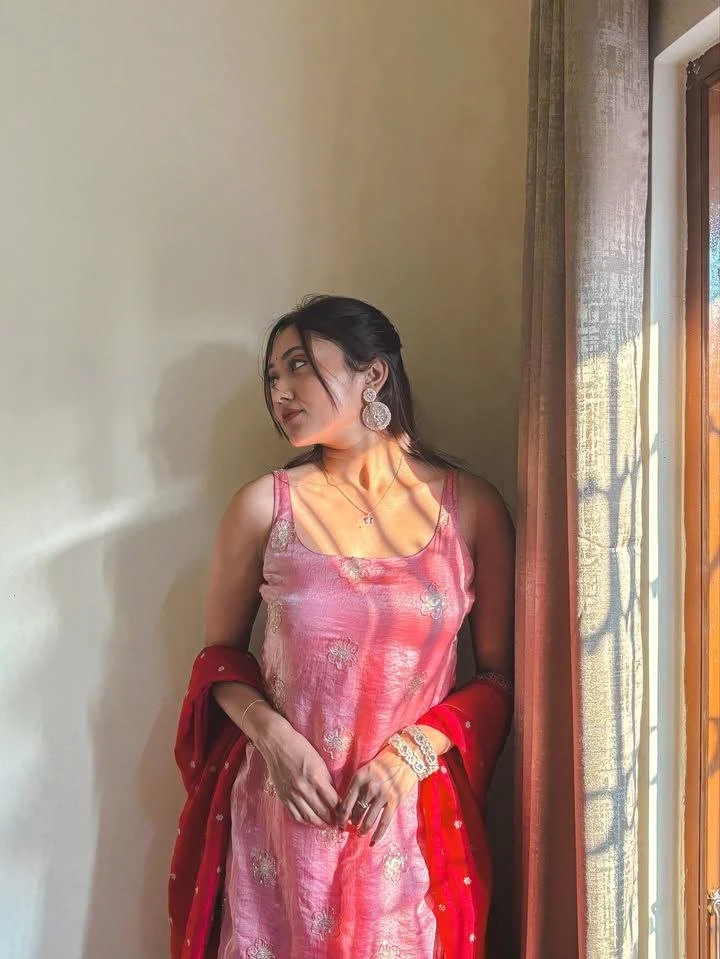 Anvi – Indian escort in Chandigarh — 2 / 4