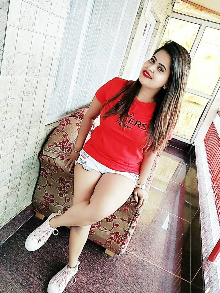 Janvi Sharma – Indian escort in Noida — 2 / 3