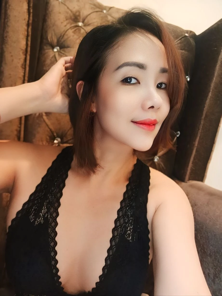 Lara – Cambodian escort in Mumbai — 3 / 6
