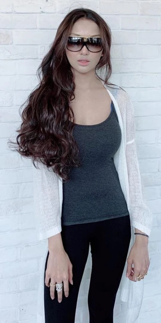 Shannel – Mongolian escort in Colombo — 3 / 4