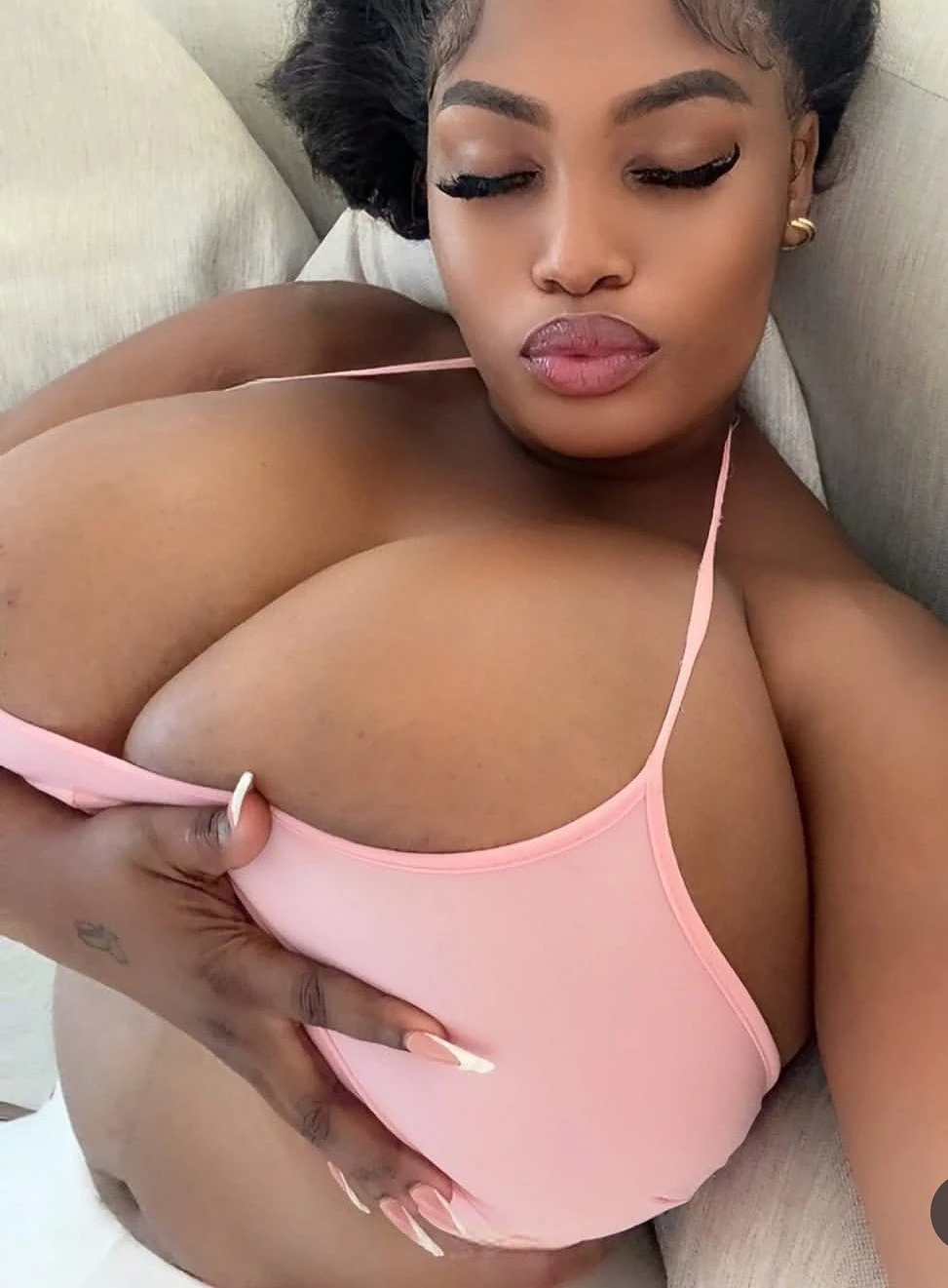 Ayellen – Ghanaian escort in Erbil — 3 / 4