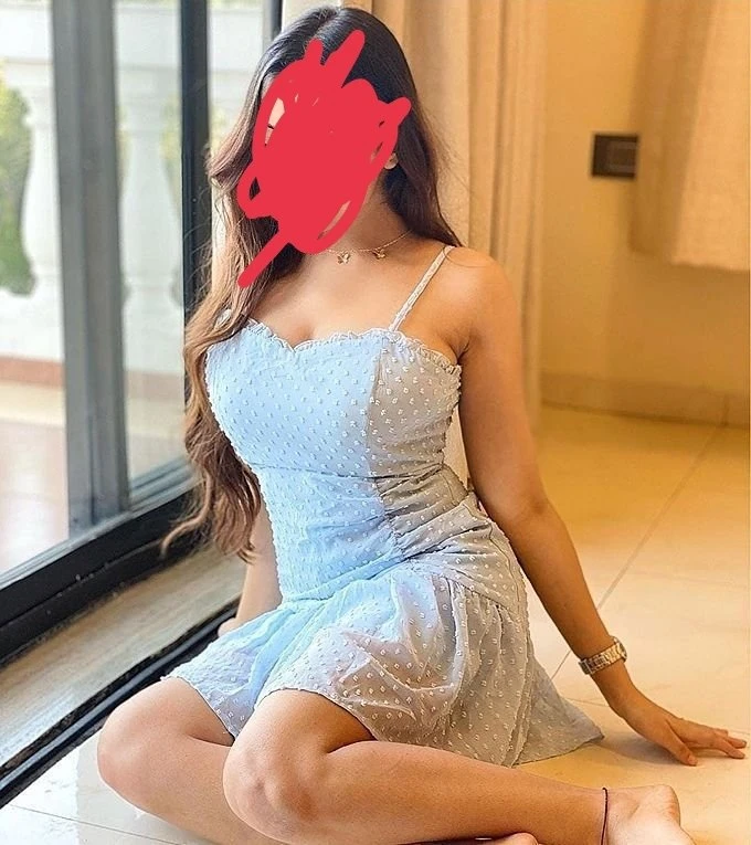Neha Aggarwal – Indian escort in Mumbai — 1 / 2