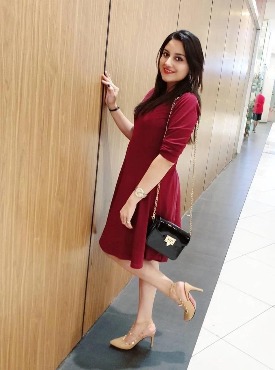 Zoya Patel – Indian escort in Mumbai — 1 / 4