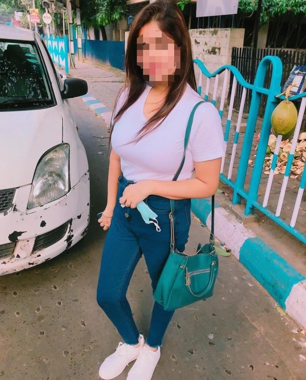 Janvi Singh – Indian escort in Mumbai — 1 / 4