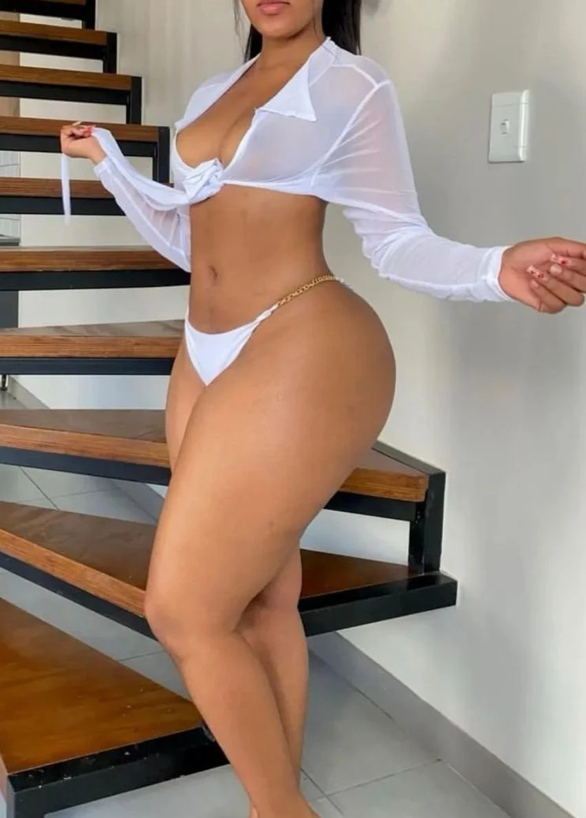 Selina – Gabonese escort in Casablanca — 2 / 4