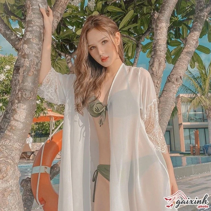 A My – Vietnamese masseuse in Maldives — 6 / 7