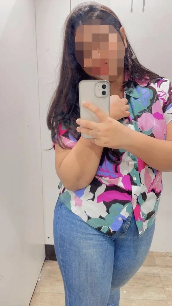 Enjoy Best Blowjob, Aarohi 22yr – Indian escort in Mumbai — 4 / 14