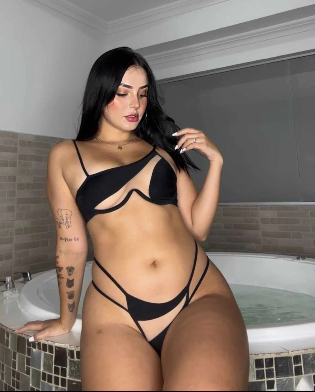 Alysa, Top Girl – Colombian escort in Malta — 8 / 11