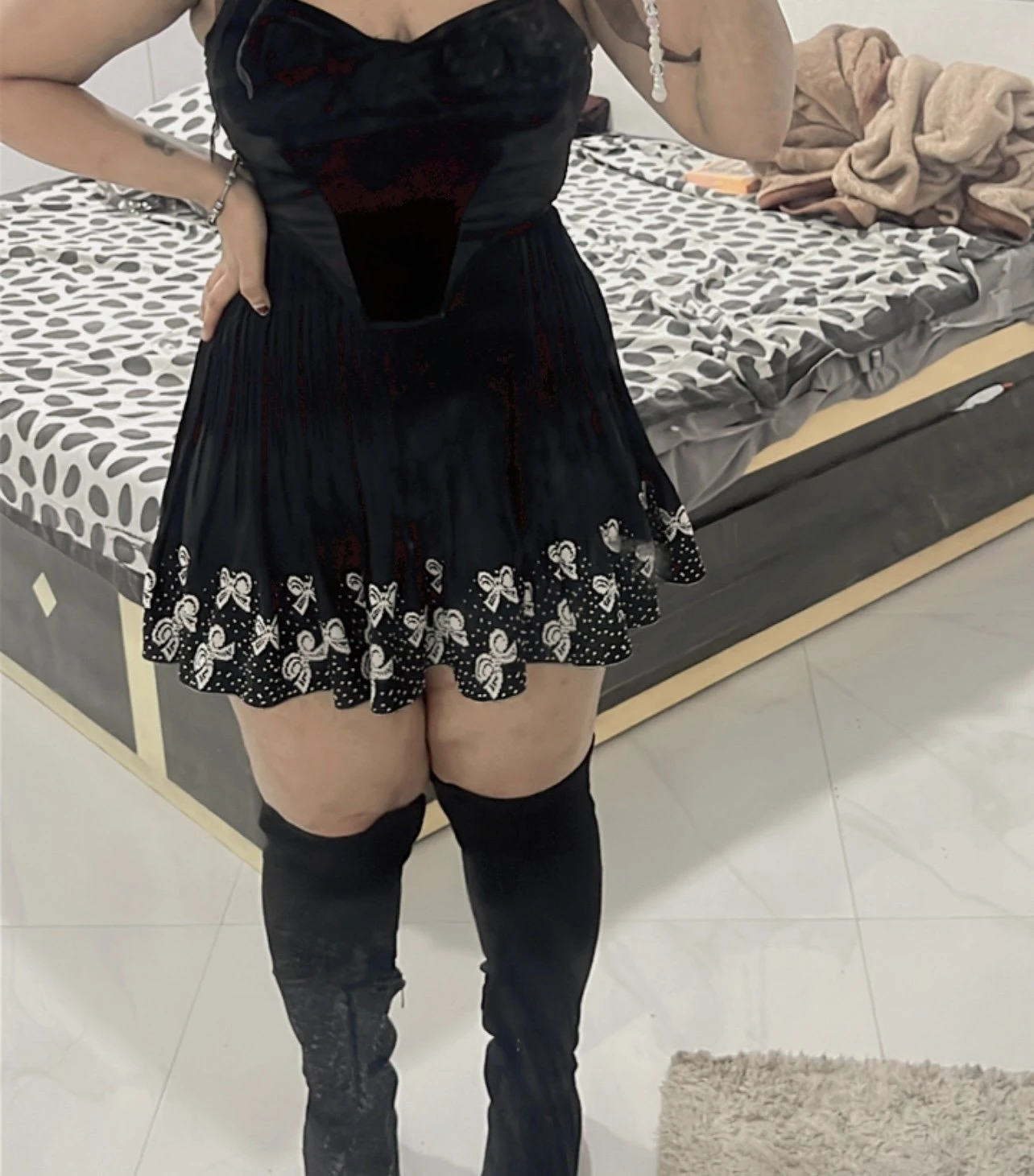 Roshni Khanna – Indian escort in Mumbai — 7 / 8