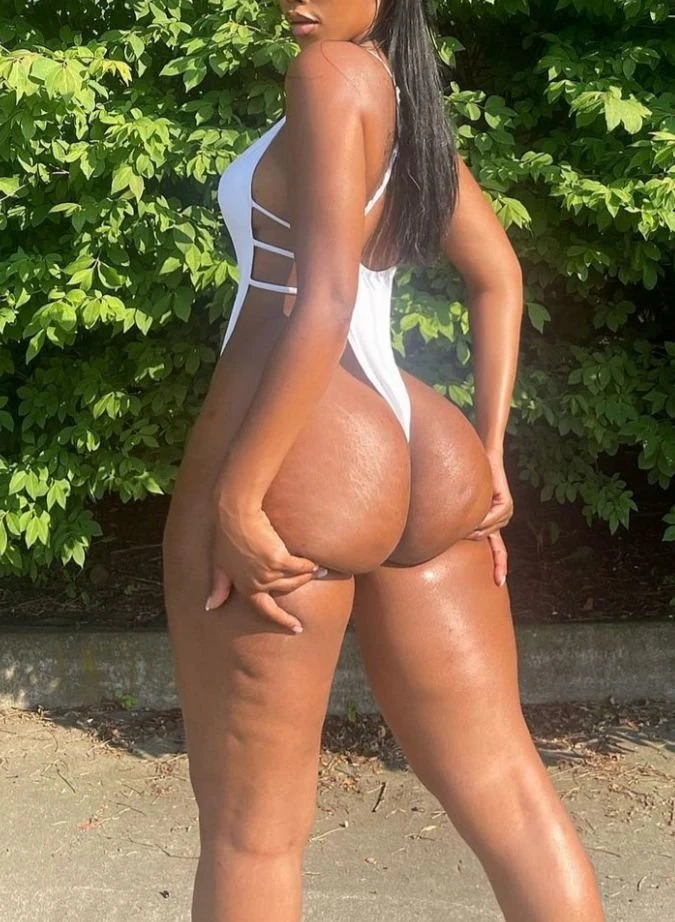 Angela – Gabonese escort in Casablanca — 2 / 4