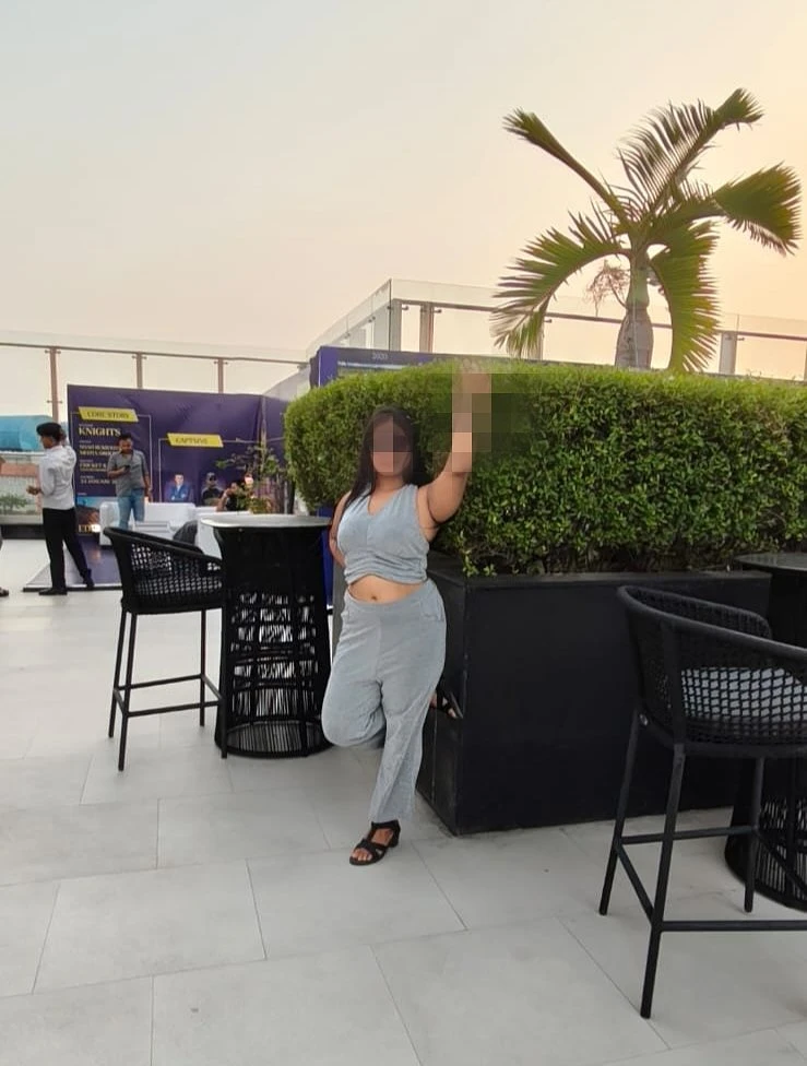 Angel Tina – Indian escort in Kolkata — 18 / 22