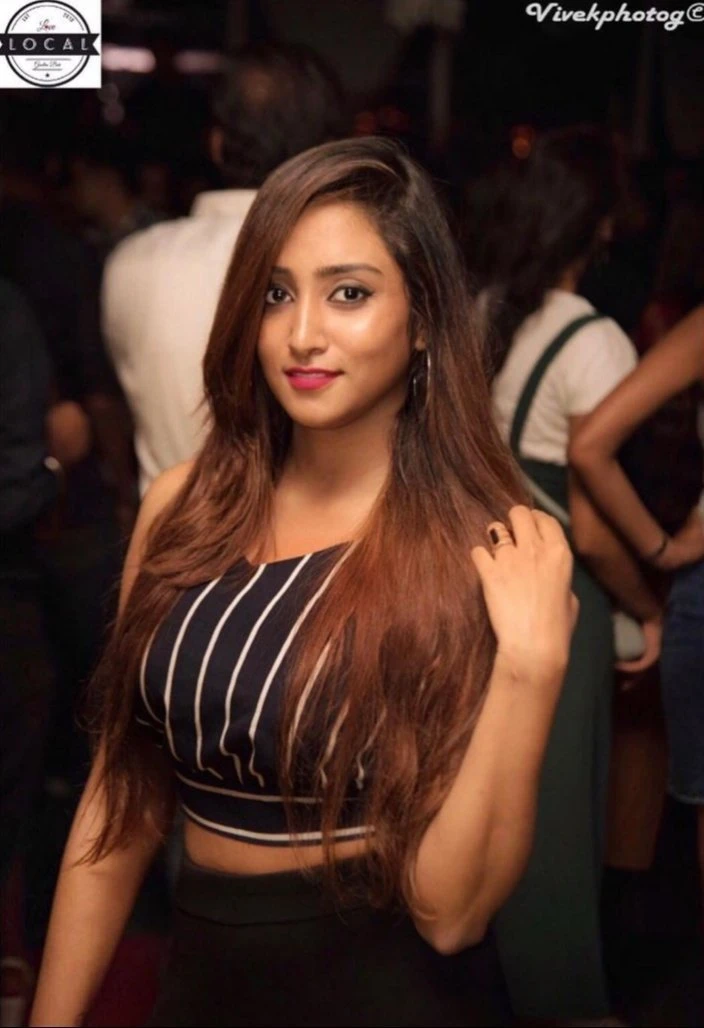 Monika Jayswal – Indian escort in Mumbai — 4 / 7