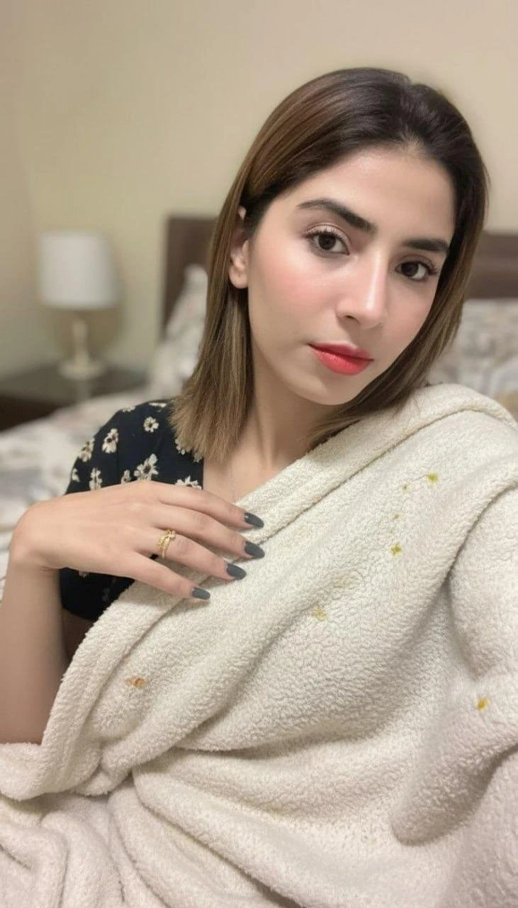 Emily Emi – Pakistani escort in Karāchi — 4 / 5