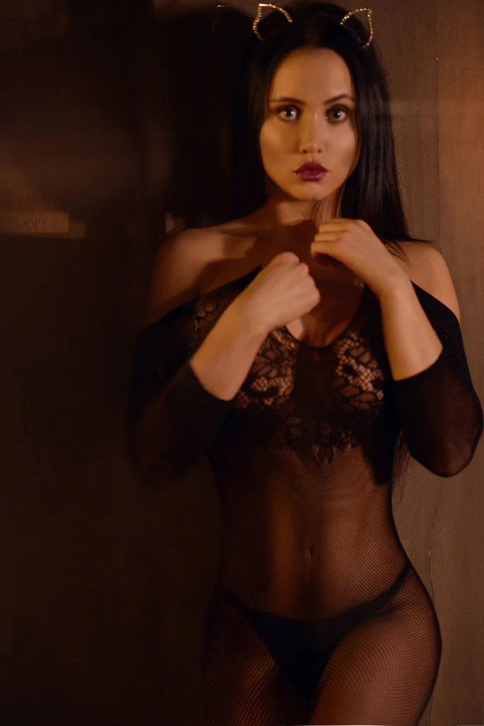 Samanta – Russian escort in Hong Kong — 5 / 8