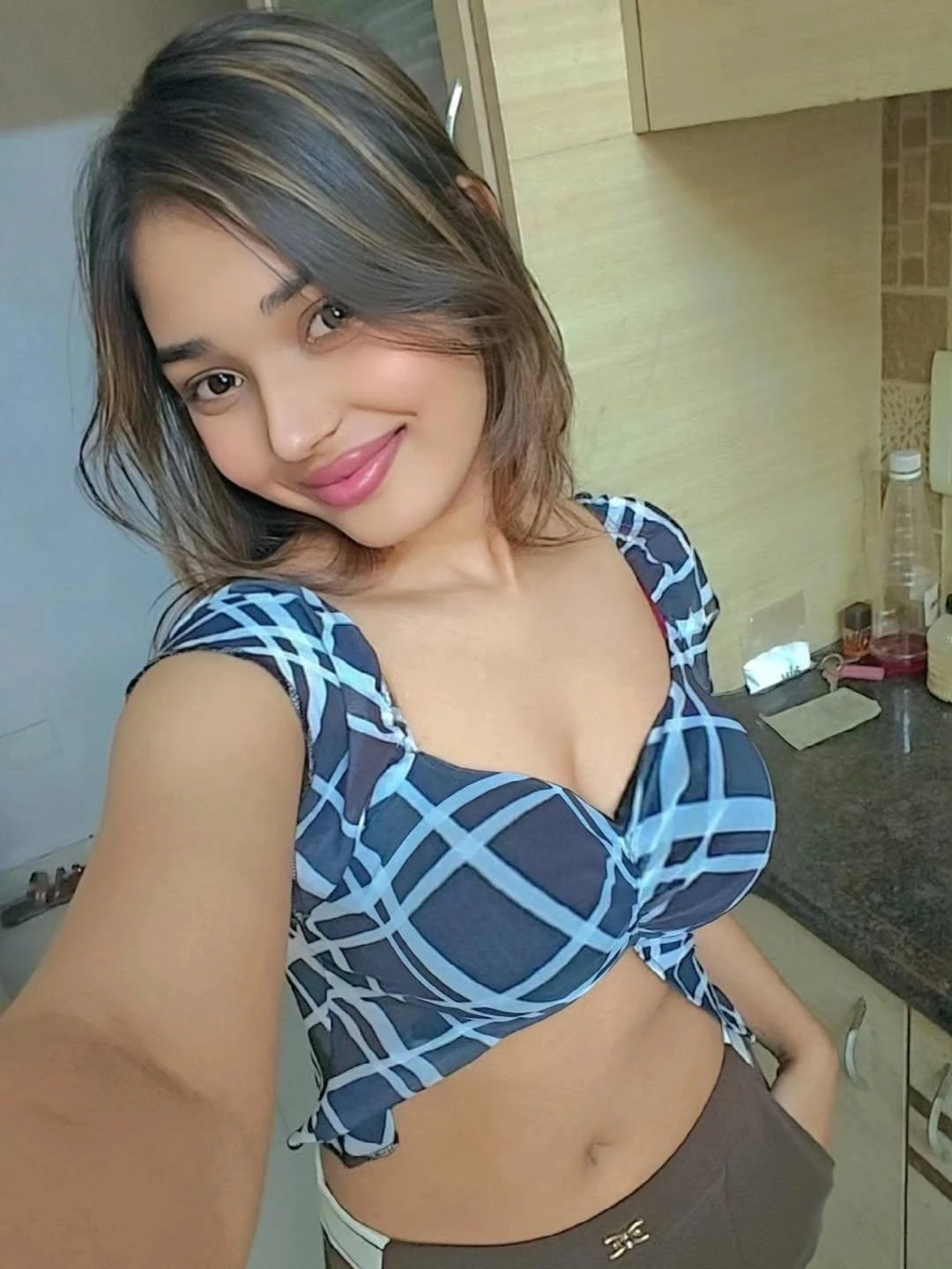 Guwahati Escort Service 24*7 – Indian escort in Guwahati — 4 / 5