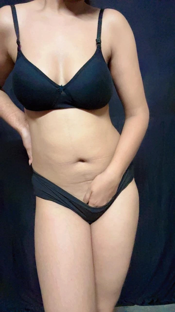 Neha – Indian escort in Bangalore — 3 / 7