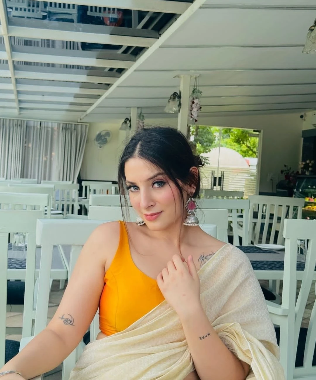 Independent shiri Cam Show / Reel Meet – Indian escort in New Delhi — 3 / 4