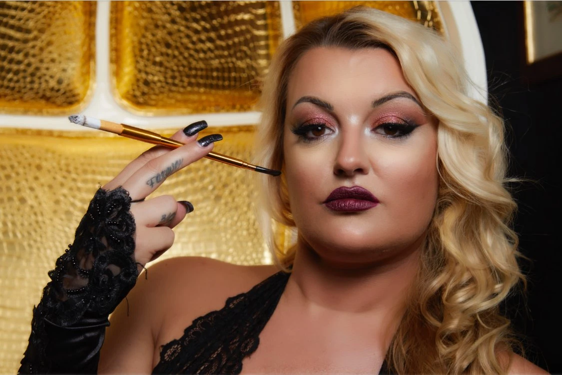 Madame Estelle – German dominatrix in Mumbai — 8 / 10