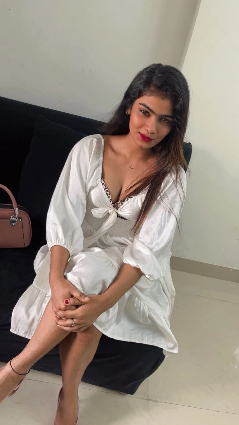 Khushi CAM session and Real Meet Queen – Indian escort in Mumbai — 2 / 5