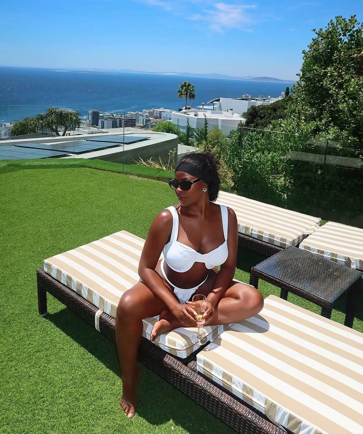 Angel – Ugandan escort in Hanoi — 4 / 5