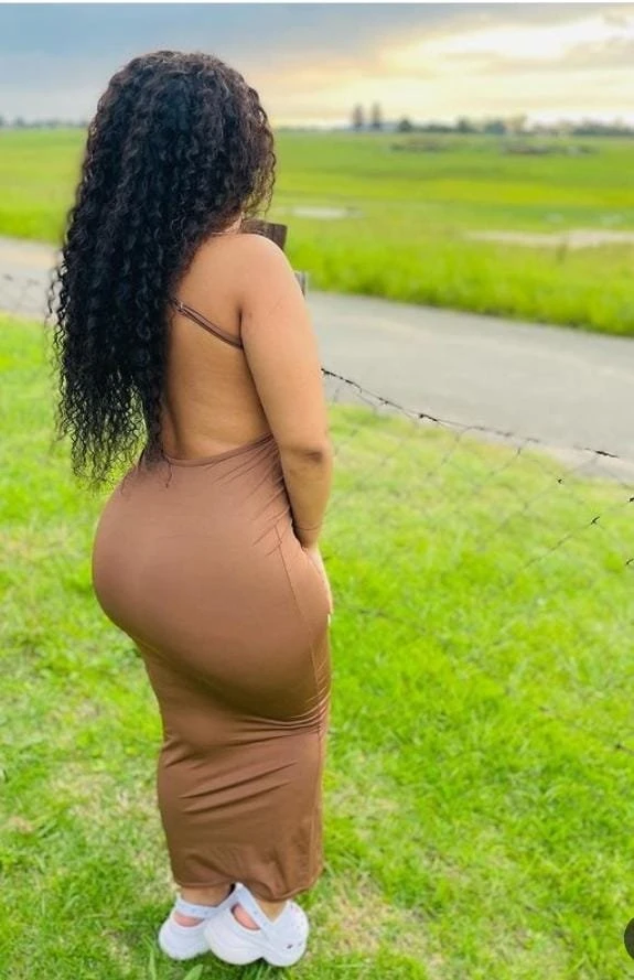 Lora – Rwandan adult performer in Hyderabad — 3 / 4